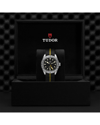 Tudor Black Bay Pro 39 mm steel case, Black fabric strap with yellow band (watches)